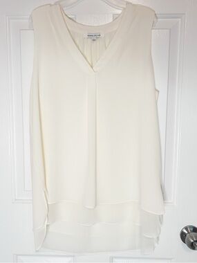 Rose & Olive Ivory Layered V-Neck Sleeveless Camisole